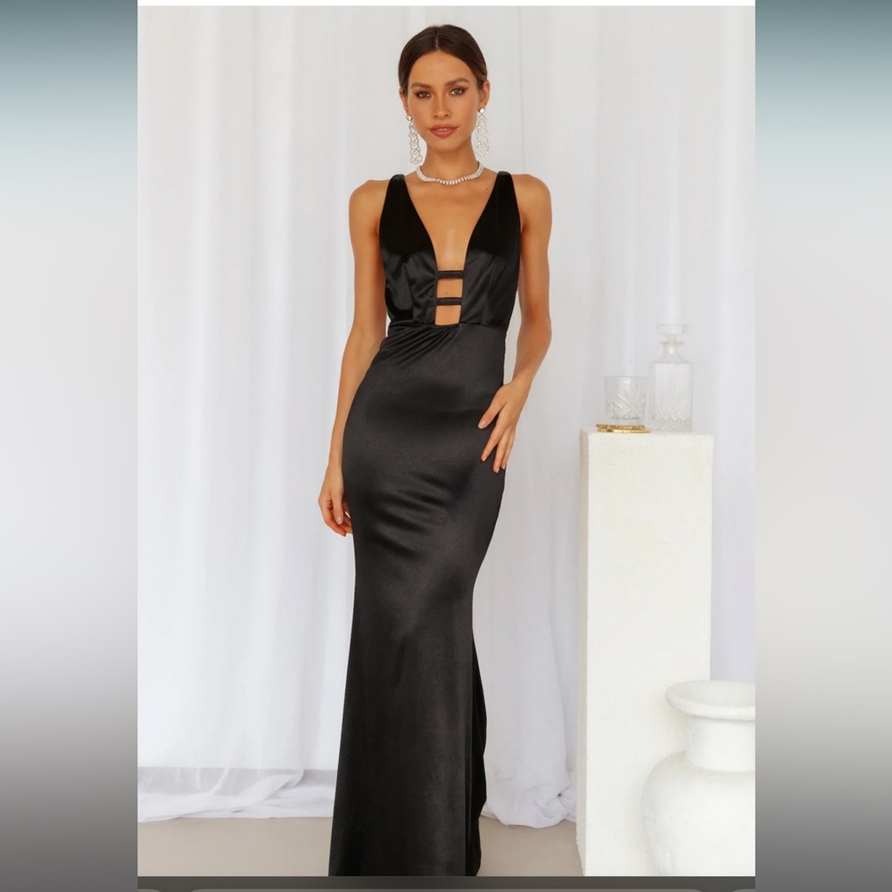 NWT Hello Molly Regal Moment Maxi Dress Black, size small